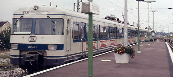 Bild: Vom Olympiastadion kommend erreicht ein 420-Vollzug der S5 mit dem Ziel Unterpfaffenhofen-Germering den Bahnhof Daglfing. © Paul Müller [hier klicken zur Vergrößerung]