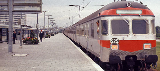 Bild: Ein BDnrz740 - Steuerwagen als S25 am Schlusstag im Olympiabahnhof . München Olympiabahnhof, 11. September 1972. © Paul Müller [hier klicken zur Vergrößerung]