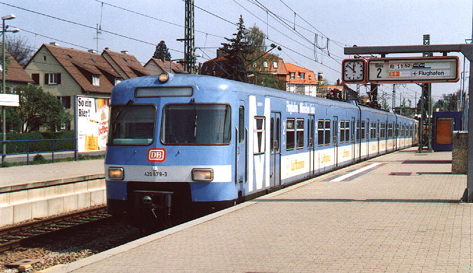 420 679-3 hat Einfahrt in S-Vaihingen