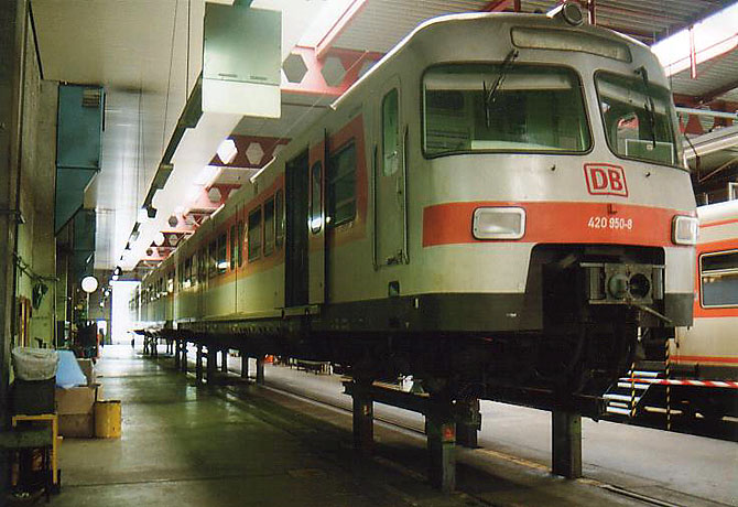 420 950-8 auf der Hebebühne © SEP Bild: 420 950-8 auf der Hebebühne © SEP