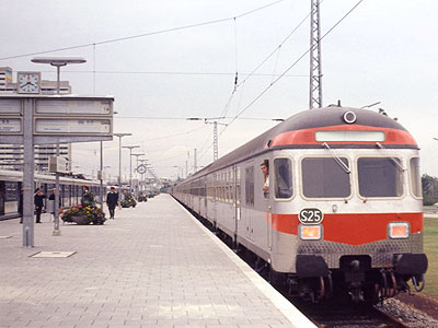 Bild: Ein BDnrz740 - Steuerwagen als S25 am Schlusstag im Olympiabahnhof . München Olympiabahnhof, 11. September 1972. © Paul Müller [hier klicken zur Vergrößerung]