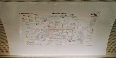 In Blick an den Dachhimmel von 420 566-2: Das war einmal das Reich des 420. Foto: Dirk Mattner [hier klicken zur Vergrößerung]