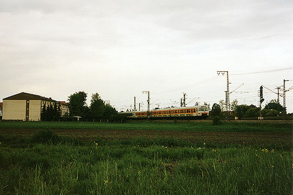 420 009-3, dahinter 420 109