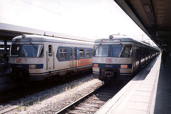 420 025-9 links, 420 115-8 rechts