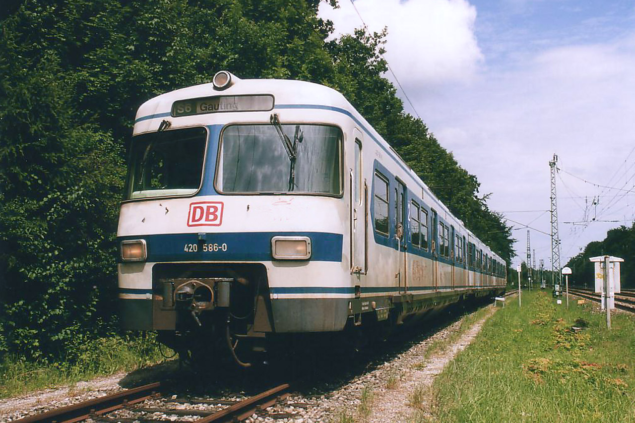 420 586-0