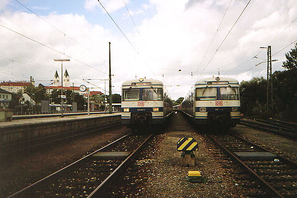 420 020-0 (links) und 420 117-4 (rechts)