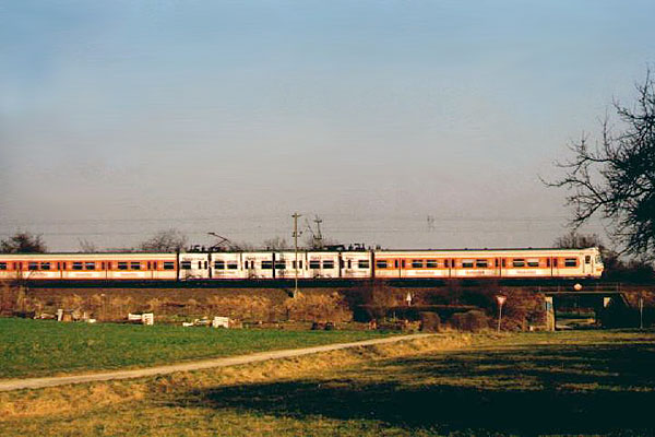420 235-4, mit "Handelsblatt"-Ganzreklame auf 421 235-3