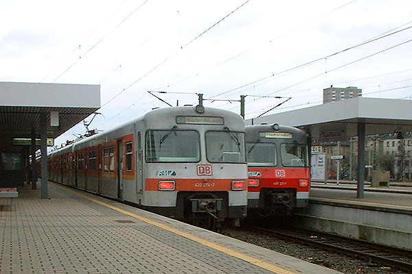 420 274-3, kurz vor seiner Umlackierung