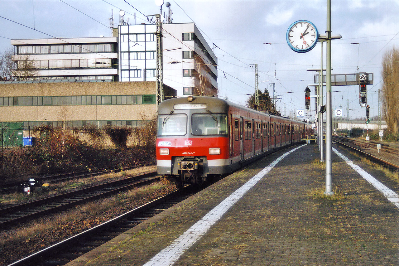420 842-7