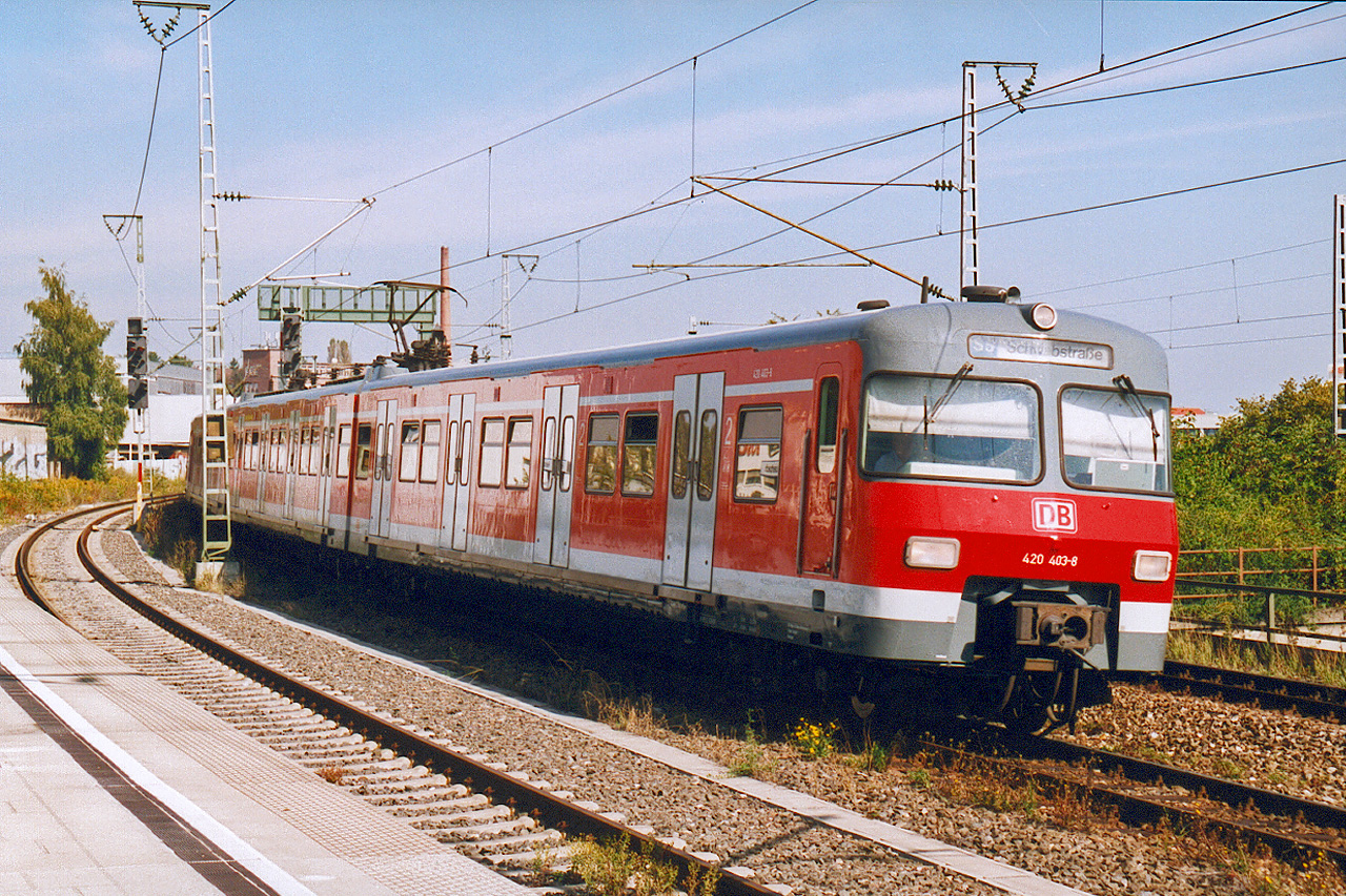420 403-8 in verkehrsrot