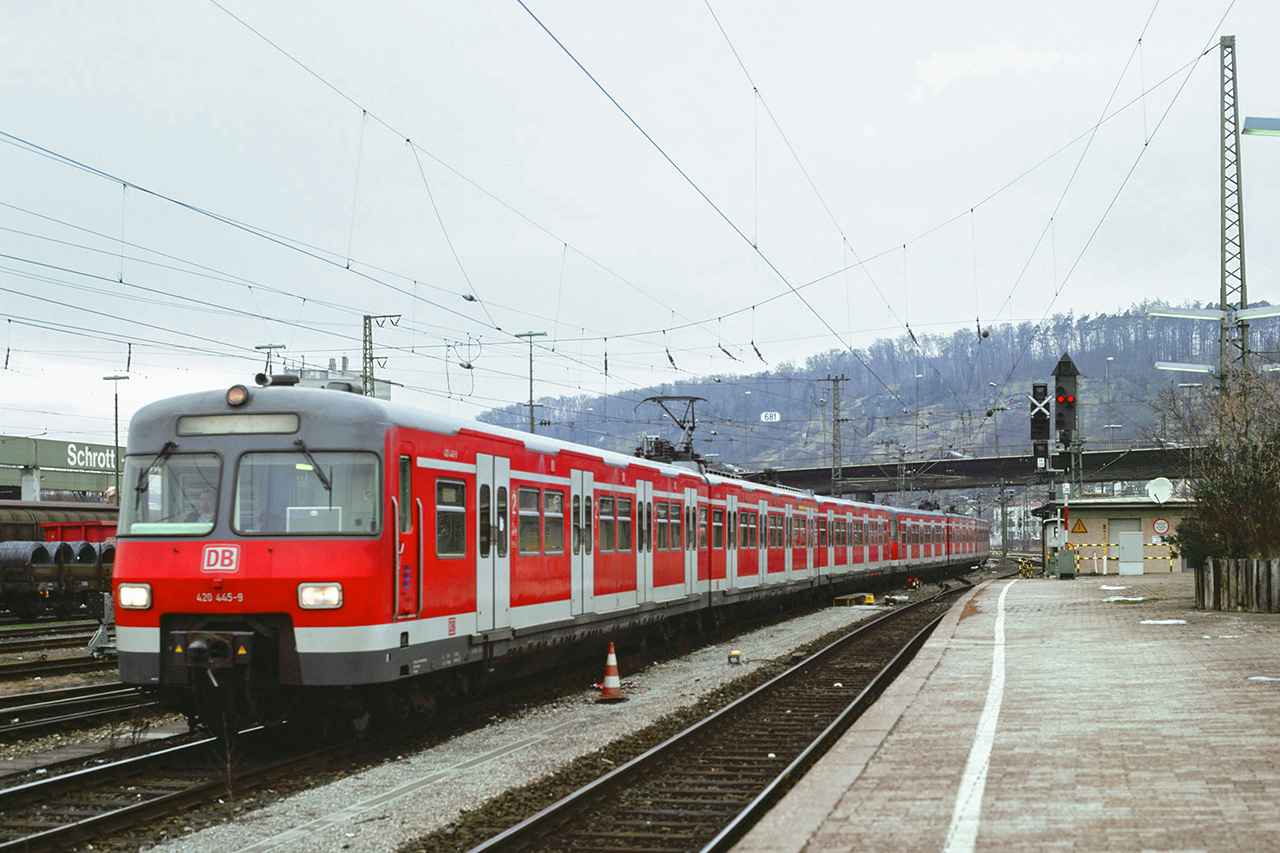 420 445-9