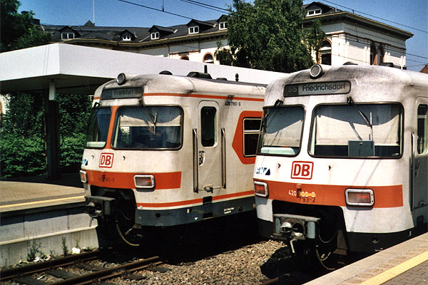 Bild: 420 780-9 (links)