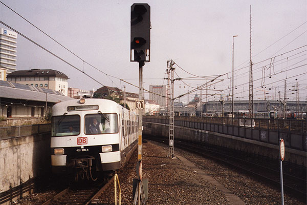 420 928-4